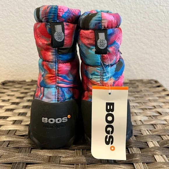 NWT! Bogs B-Moc Snow Wild Brush Print size 6Y