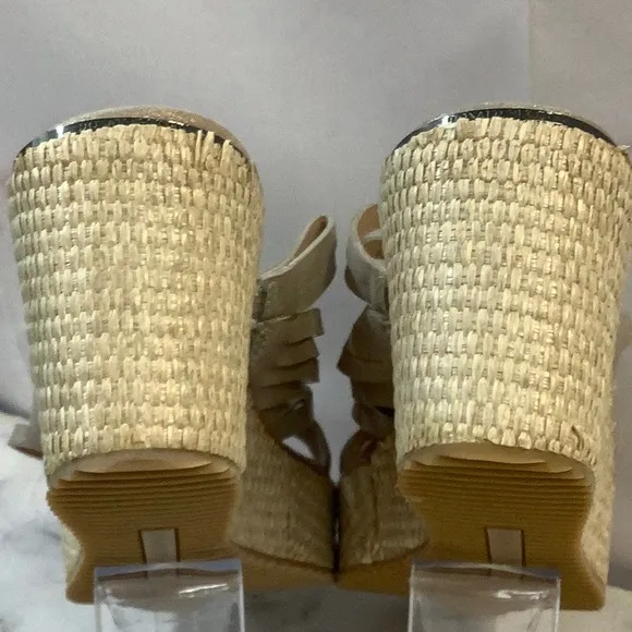 NWT Donald Pliner Women's Sandal Size 8.5 Mushroom Color