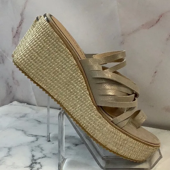 NWT Donald Pliner Women's Sandal Size 8.5 Mushroom Color