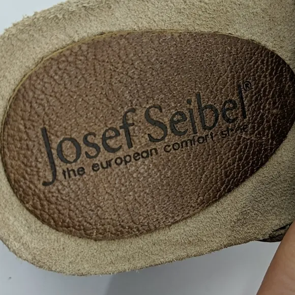 NWT JOSEF SEIBEL Strappy Leather Heeled Sandals