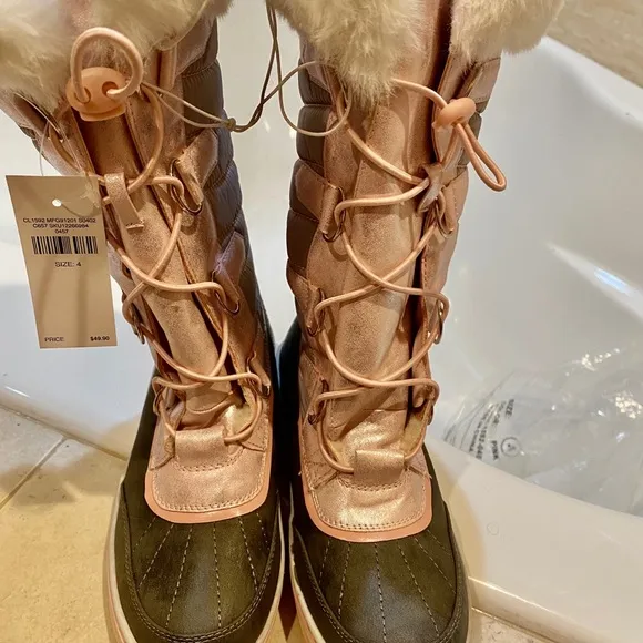 NWT JUSTICE SNOW BOOTS SIZE 4