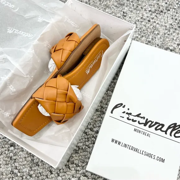 NWT L'Intervalle Italian made tan woven vegan leather flat slides sandals EU 40