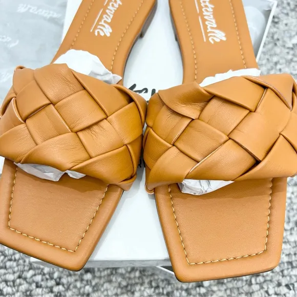NWT L'Intervalle Italian made tan woven vegan leather flat slides sandals EU 40