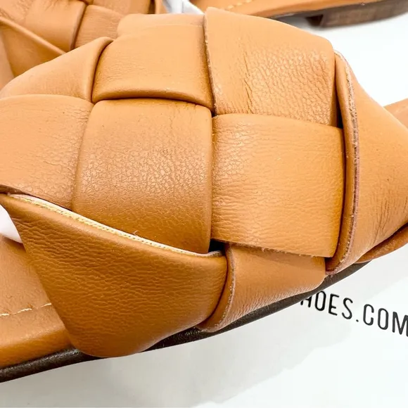 NWT L'Intervalle Italian made tan woven vegan leather flat slides sandals EU 40