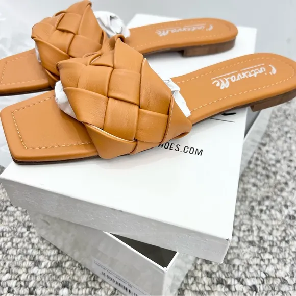 NWT L'Intervalle Italian made tan woven vegan leather flat slides sandals EU 40