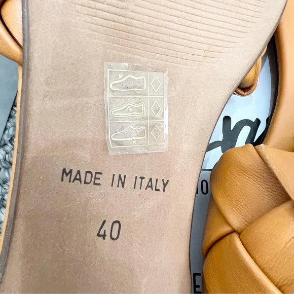 NWT L'Intervalle Italian made tan woven vegan leather flat slides sandals EU 40