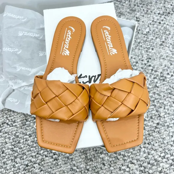 NWT L'Intervalle Italian made tan woven vegan leather flat slides sandals EU 40