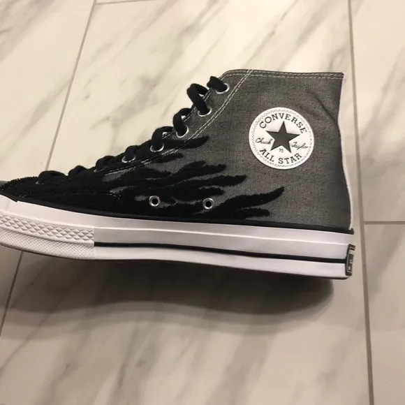 NWT Men’s Converse High Top Sneakers