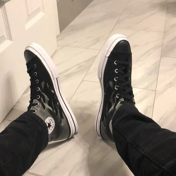 NWT Men’s Converse High Top Sneakers