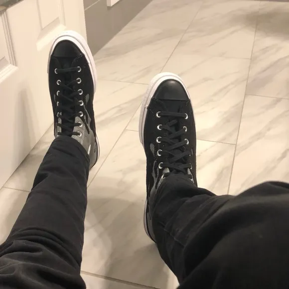 NWT Men’s Converse High Top Sneakers