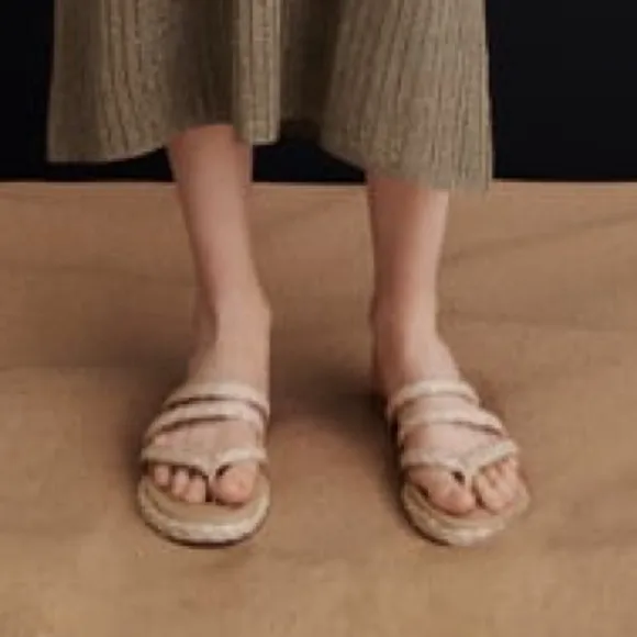 NWT. Zara Cream  Zara Woven Flat Sandals. Size 9.