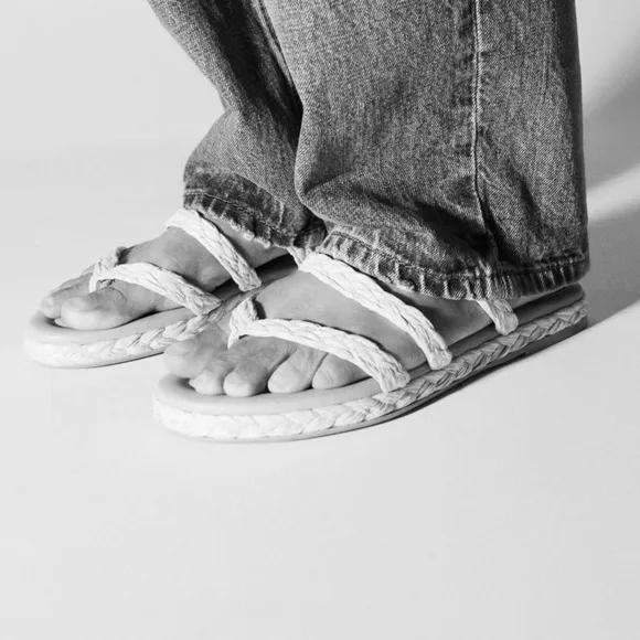 NWT. Zara Cream  Zara Woven Flat Sandals. Size 9.