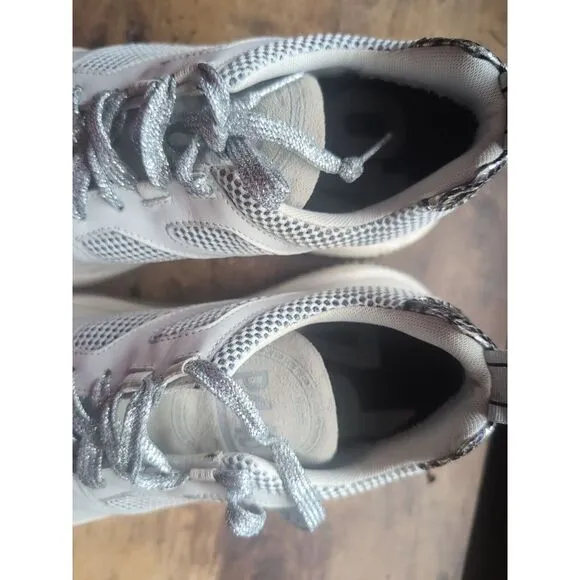 P448 Unisex High Top Sneakers White Print Mens 9-9.5 US 42 EU Womens 11-11.5‎