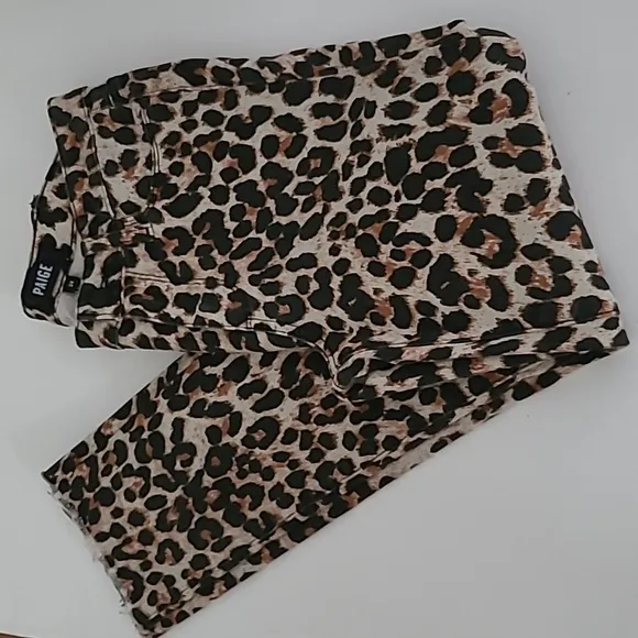 Paige Leopard Hoxton Ankle Raw Hem Jean EUC