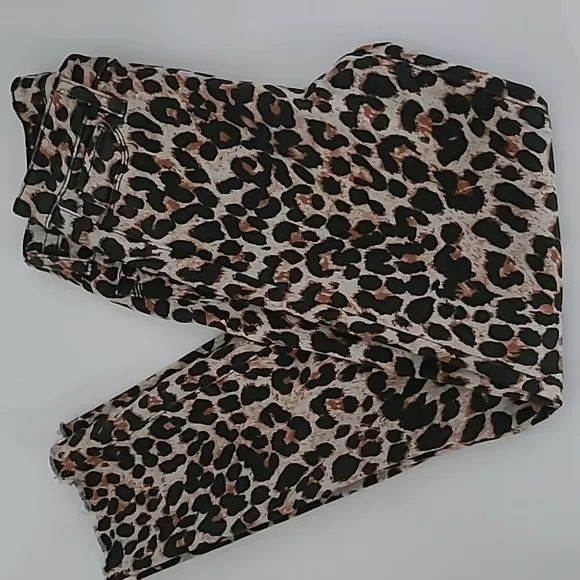 Paige Leopard Hoxton Ankle Raw Hem Jean EUC
