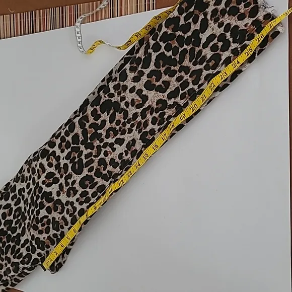 Paige Leopard Hoxton Ankle Raw Hem Jean EUC