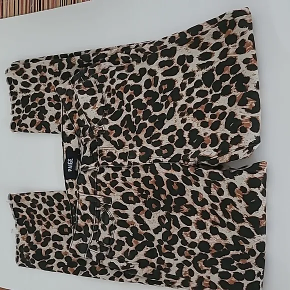 Paige Leopard Hoxton Ankle Raw Hem Jean EUC