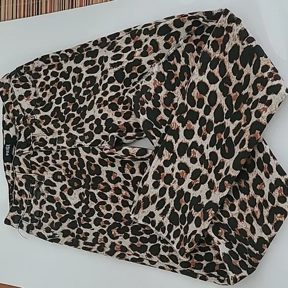 Paige Leopard Hoxton Ankle Raw Hem Jean EUC