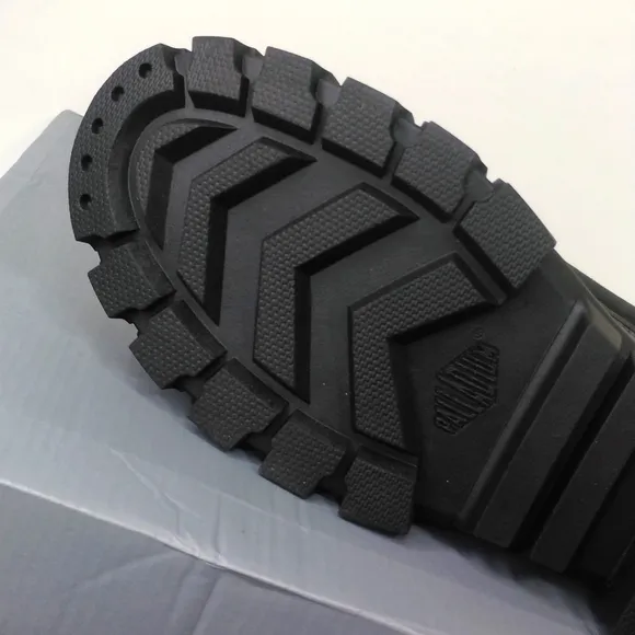 Palladium Revoly HI TX All Black 97424-010-M Hi-Top Sneakers Hiking Boots NIB