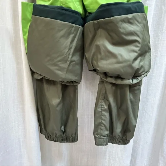 Patagonia Boys' Insulated Snowshot Pants green size small (7-8)