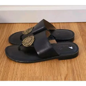 Patricia Nash Size 7.5 Leather Signature Black Thong Flat Women Compass Sandals
