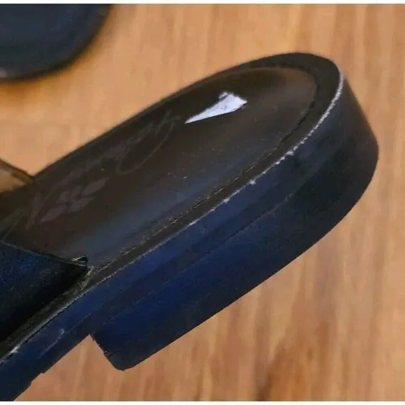 Patricia Nash Size 7.5 Leather Signature Black Thong Flat Women Compass Sandals