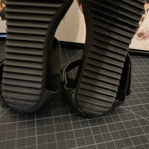 Pedro Garcia black leather flat sandals Size 8