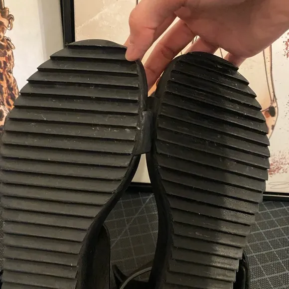 Pedro Garcia black leather flat sandals Size 8
