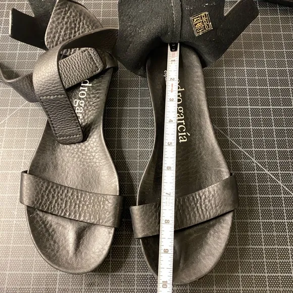 Pedro Garcia black leather flat sandals Size 8