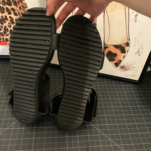 Pedro Garcia black leather flat sandals Size 8
