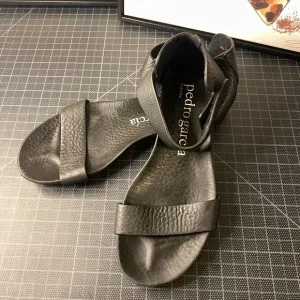 Pedro Garcia black leather flat sandals Size 8