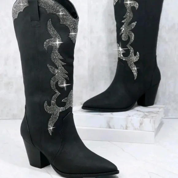 Pointy Toe Embroidered Detail Chunky Heel Boots