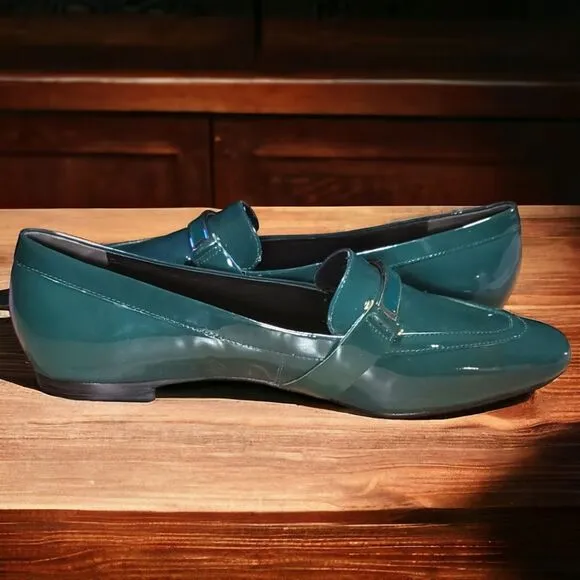 Pour La Victoria Classic Kelly Green Patent Academia Leather Loafers
