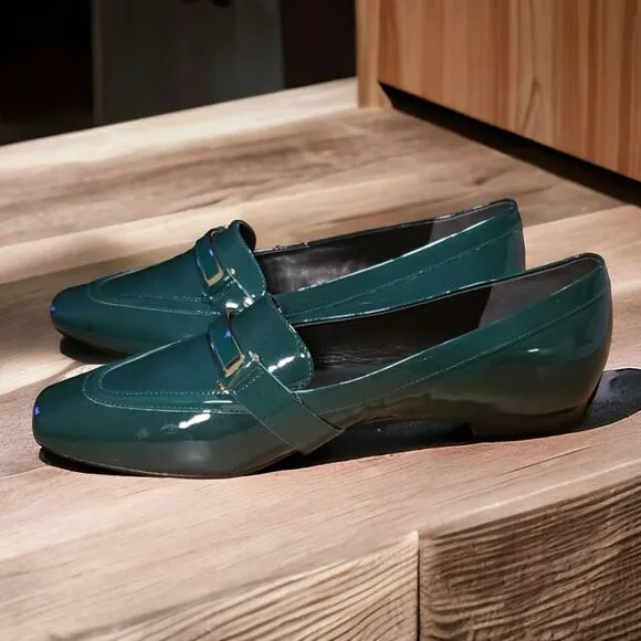 Pour La Victoria Classic Kelly Green Patent Academia Leather Loafers