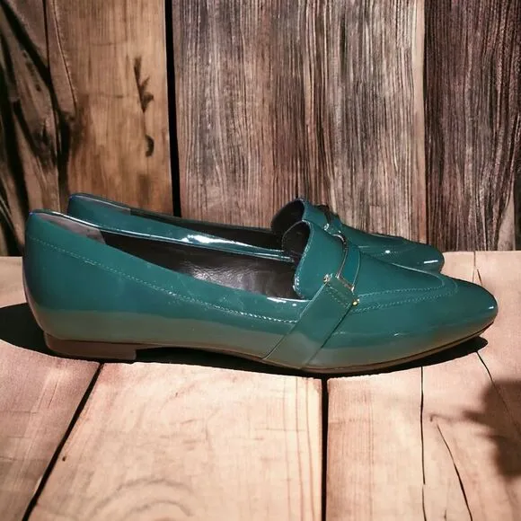 Pour La Victoria Classic Kelly Green Patent Academia Leather Loafers