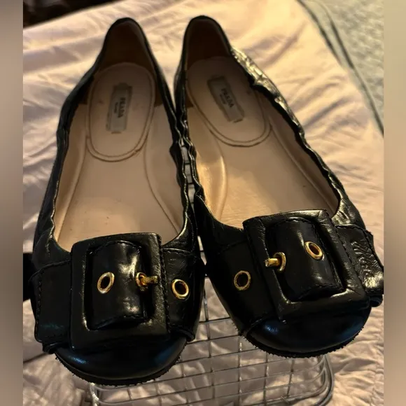 Prada Classic Ballerina Flats. Black Vitelli Shine Leather. Beautiful size 37.