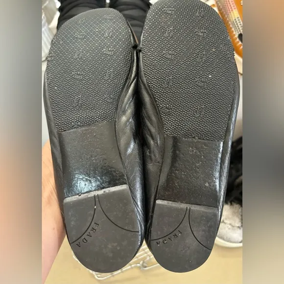 Prada Classic Ballerina Flats. Black Vitelli Shine Leather. Beautiful size 37.