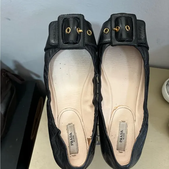 Prada Classic Ballerina Flats. Black Vitelli Shine Leather. Beautiful size 37.