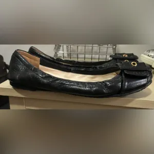 Prada Classic Ballerina Flats. Black Vitelli Shine Leather. Beautiful size 37.