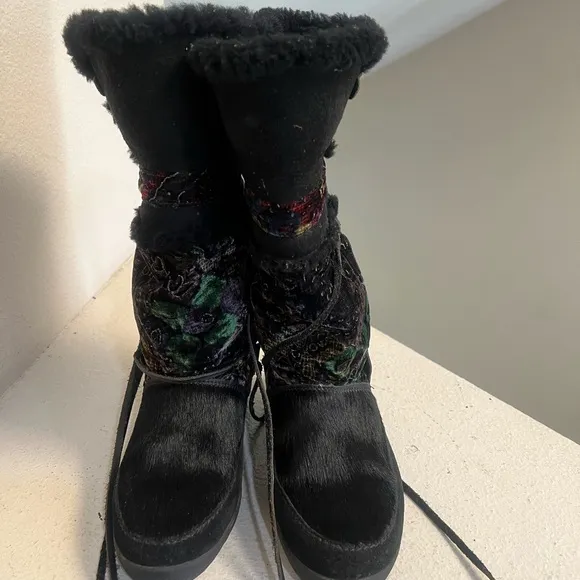RARE Vintage TECHNICA Women's Black Fur Goat Hair  Winter Snow Boots Size 5‎