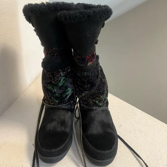 RARE Vintage TECHNICA Women's Black Fur Goat Hair  Winter Snow Boots Size 5‎