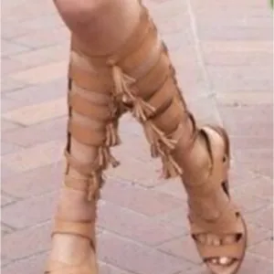 REBECCA MINKOFF BEIGE ZIPPER BACK GLADIATOR SANDALS front tassels SIZE 8