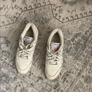 Reebok Workout Plus 1987 TV white sneakers size 8