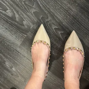Rock stud, pointed toe flats nude  never worn no box included Patent leather