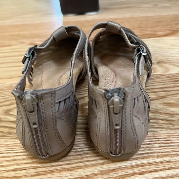 Rockport cobb hill inglewood hurache khaki leather sandals ,SZ 7.5M.