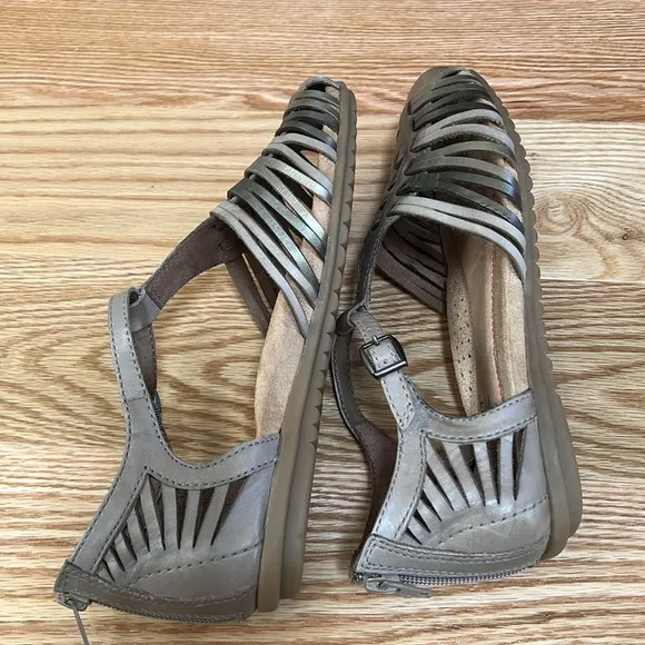 Rockport cobb hill inglewood hurache khaki leather sandals ,SZ 7.5M.