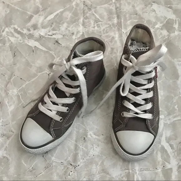 ⚠️SALE! 🎯Adorable Grey Levi's High Top Converse