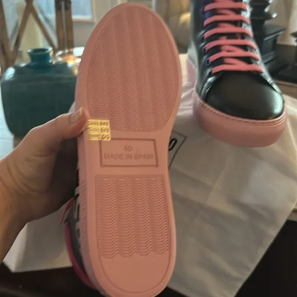 SALE🔥🔥🔥New Moschino Couture Black Pink Hightops sneakers 40