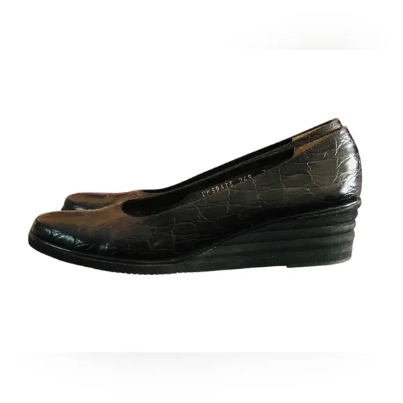 Salvatore Ferragamo Black Leather Loafers Classic Flats