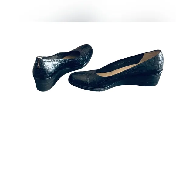 Salvatore Ferragamo Black Leather Loafers Classic Flats